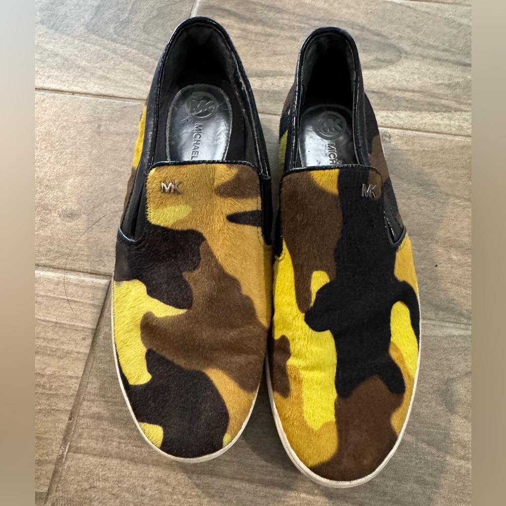 Michael Kors women’s Yellow and Brown Camouflage slip-one
